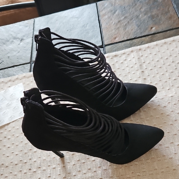 Charlotte Russe Elegant Black Heels - Picture 5 of 10